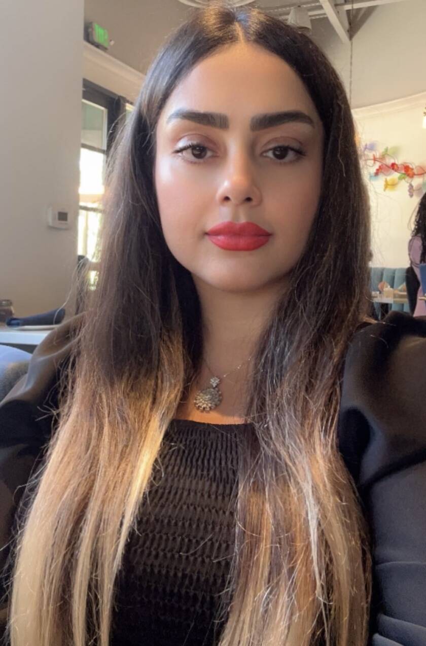 Arezoo Doustiahangi